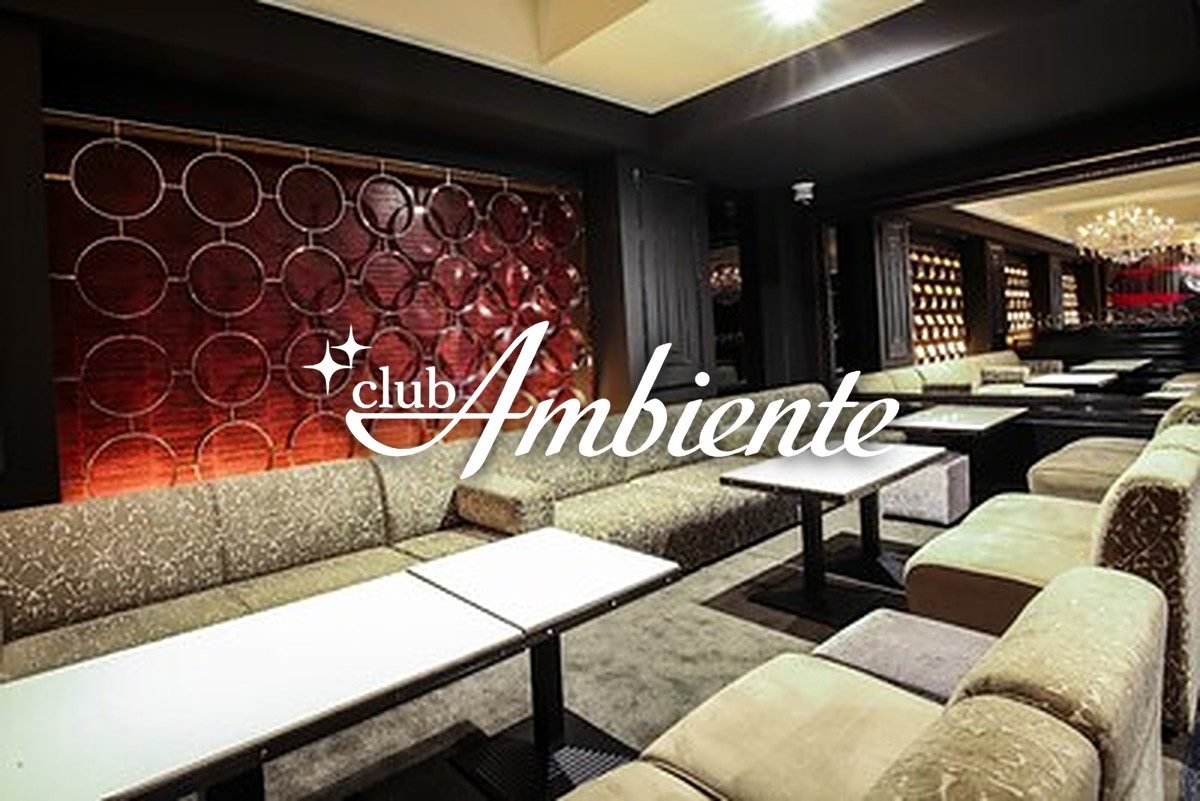 Club Ambiente（アンビエンテ）心斎橋の店内。壁沿いに続くソファ席