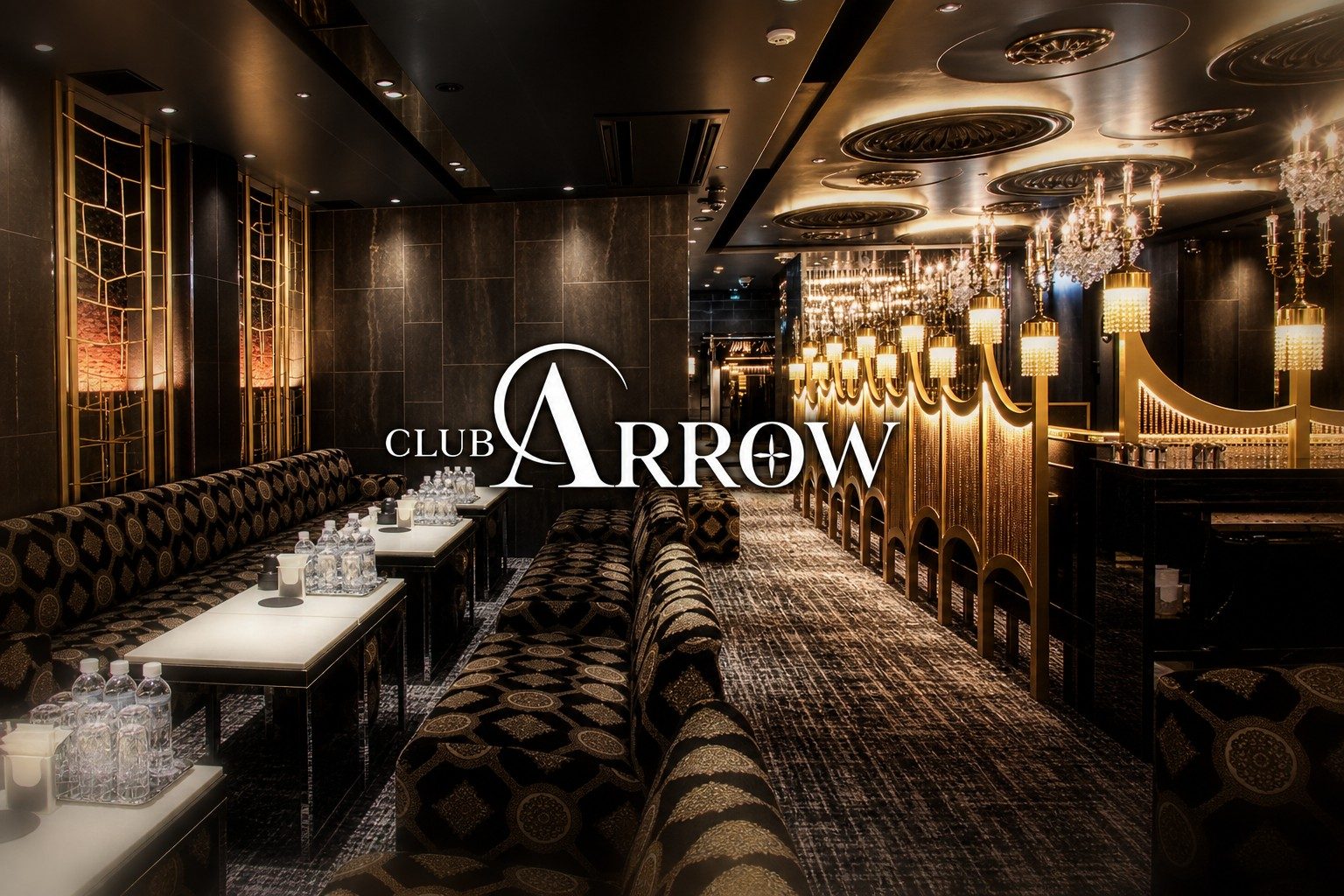 Club ARROW（アロー）ミナミの店内。ボックス席とカウンター